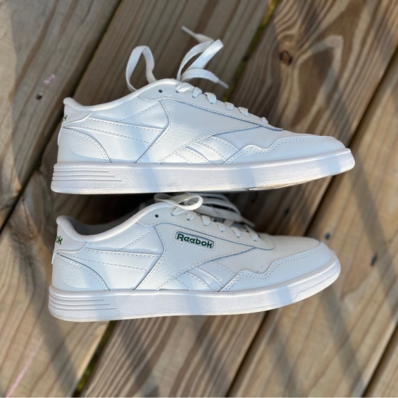 Reebok sz 8.5 sneakers - Picture 1 of 3